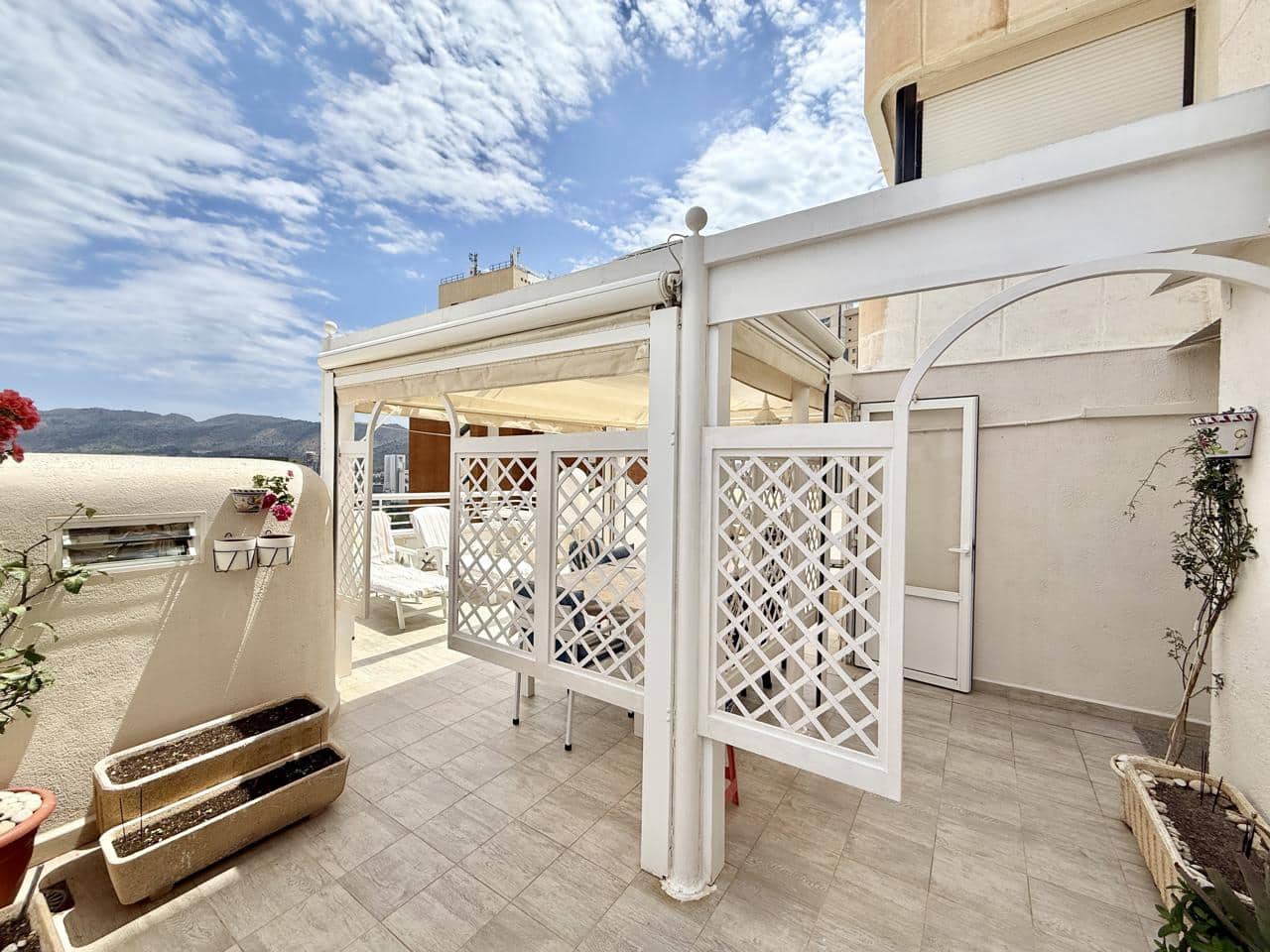 3 bedroom Flat for sale in Benidorm with pool garage - € 420,000 (Ref: 9832310)