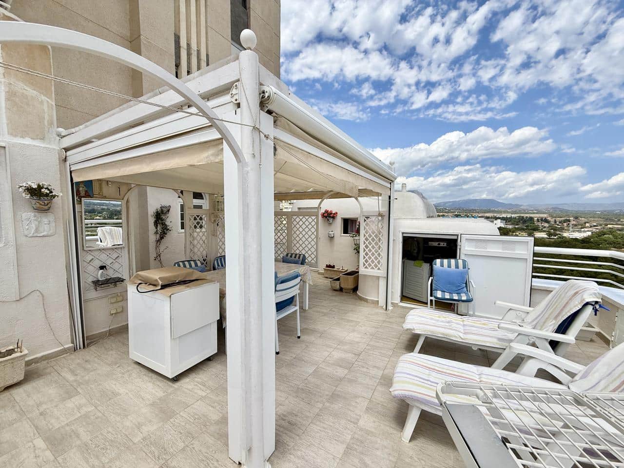 3 bedroom Flat for sale in Benidorm with pool garage - € 420,000 (Ref: 9832310)