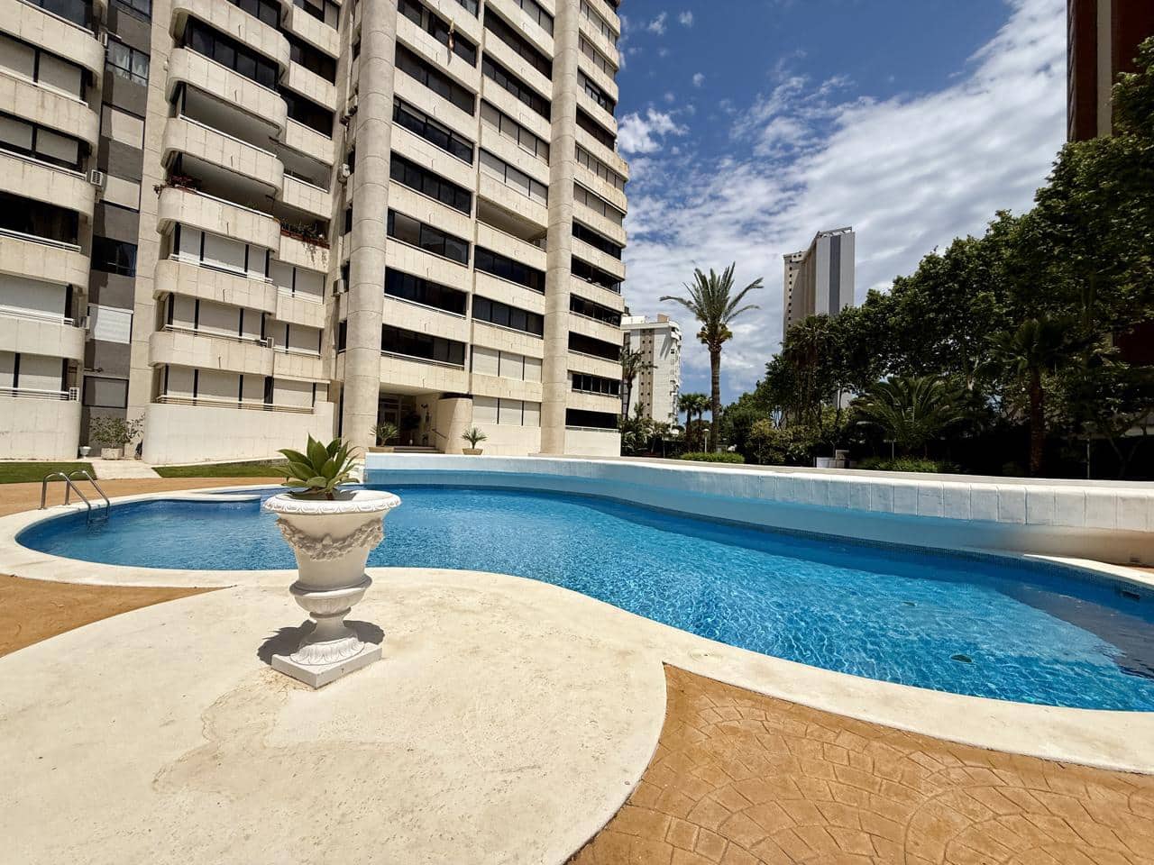 3 bedroom Flat for sale in Benidorm with pool garage - € 420,000 (Ref: 9832310)