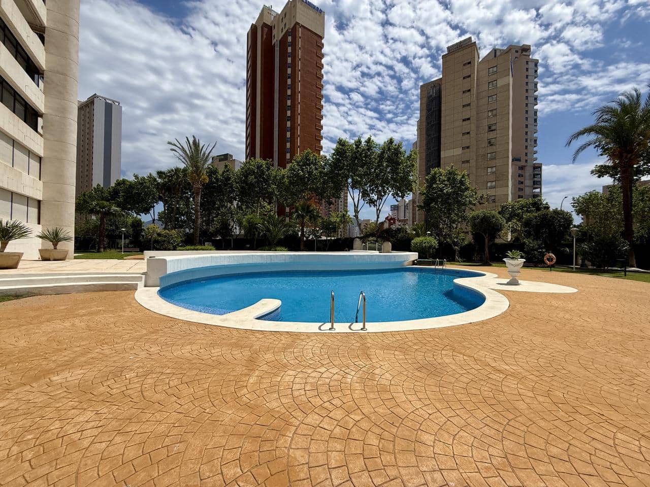 3 bedroom Flat for sale in Benidorm with pool garage - € 420,000 (Ref: 9832310)