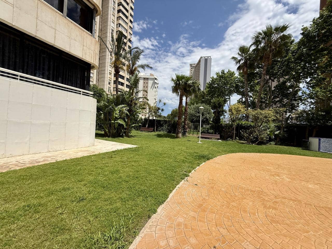3 bedroom Flat for sale in Benidorm with pool garage - € 420,000 (Ref: 9832310)