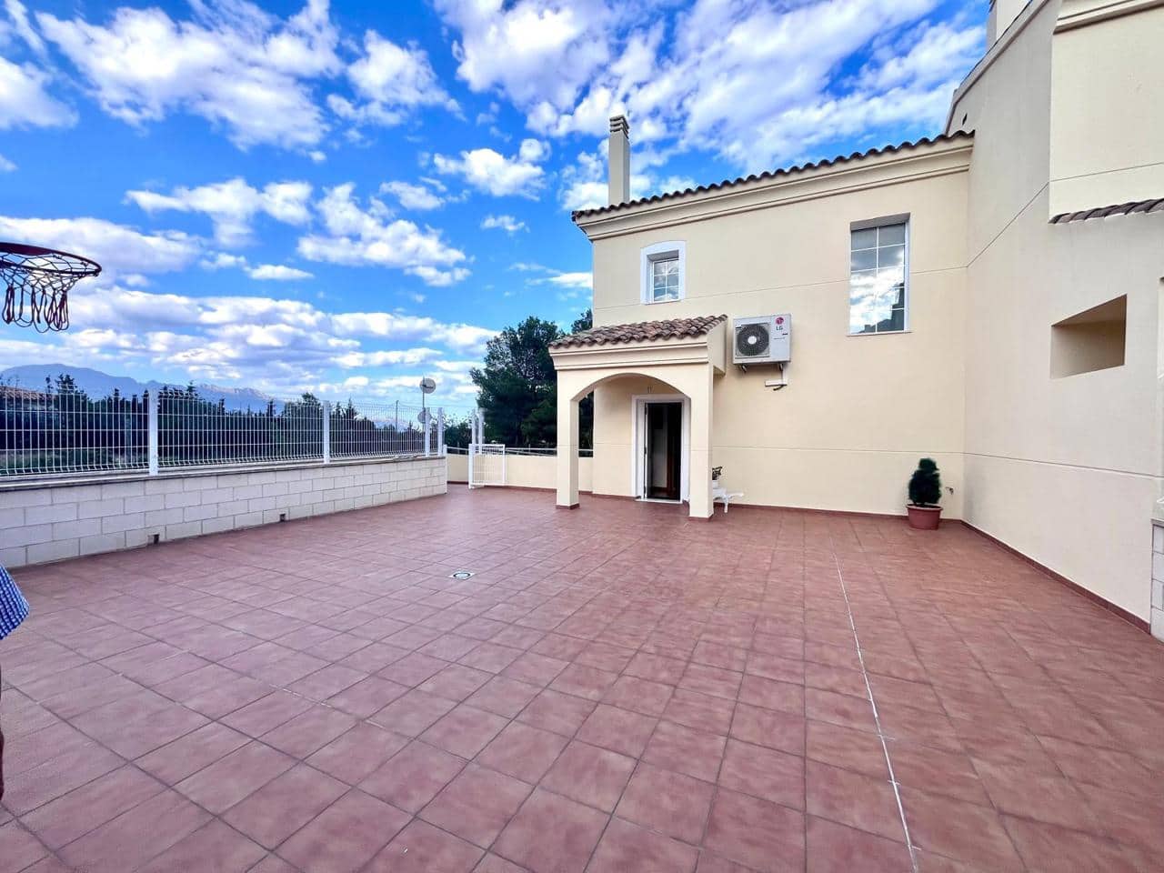 4 bedroom Villa for sale in La Nucia with pool garage - € 487,900 (Ref: 9838411)