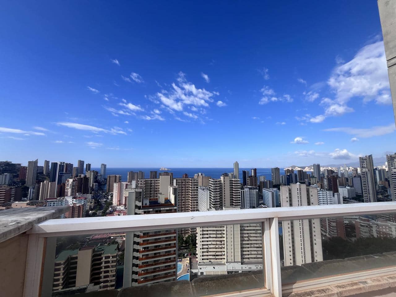 3 bedroom Flat for sale in Benidorm with pool garage - € 565,000 (Ref: 9841558)