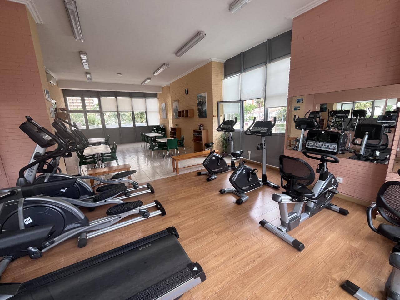 3 bedroom Flat for sale in Benidorm with pool garage - € 565,000 (Ref: 9841558)