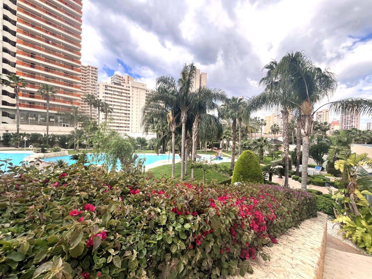 3 bedroom Flat for sale in Benidorm with pool garage - € 565,000 (Ref: 9841558)