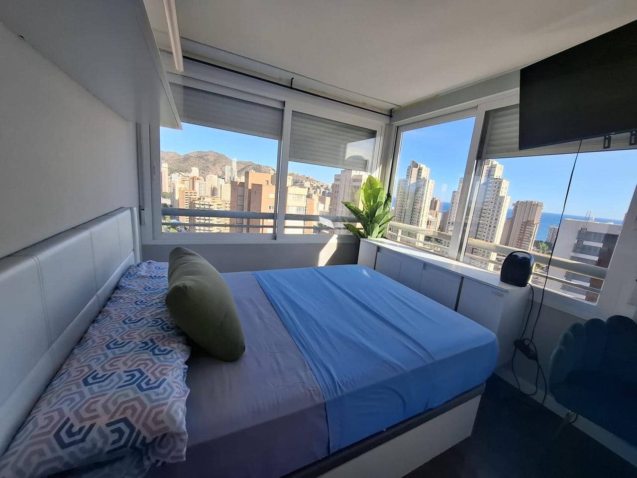 3 bedroom Flat for sale in Benidorm - € 390,000 (Ref: 9844404)