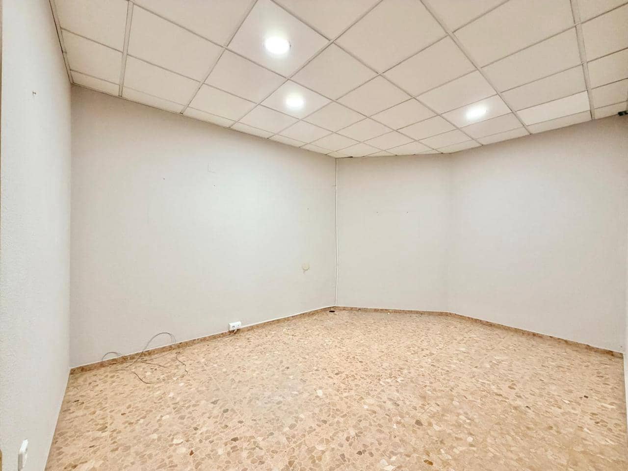 Entreprise de 1 chambre à louer à Benidorm - 1 500 € (Ref: 9874187)