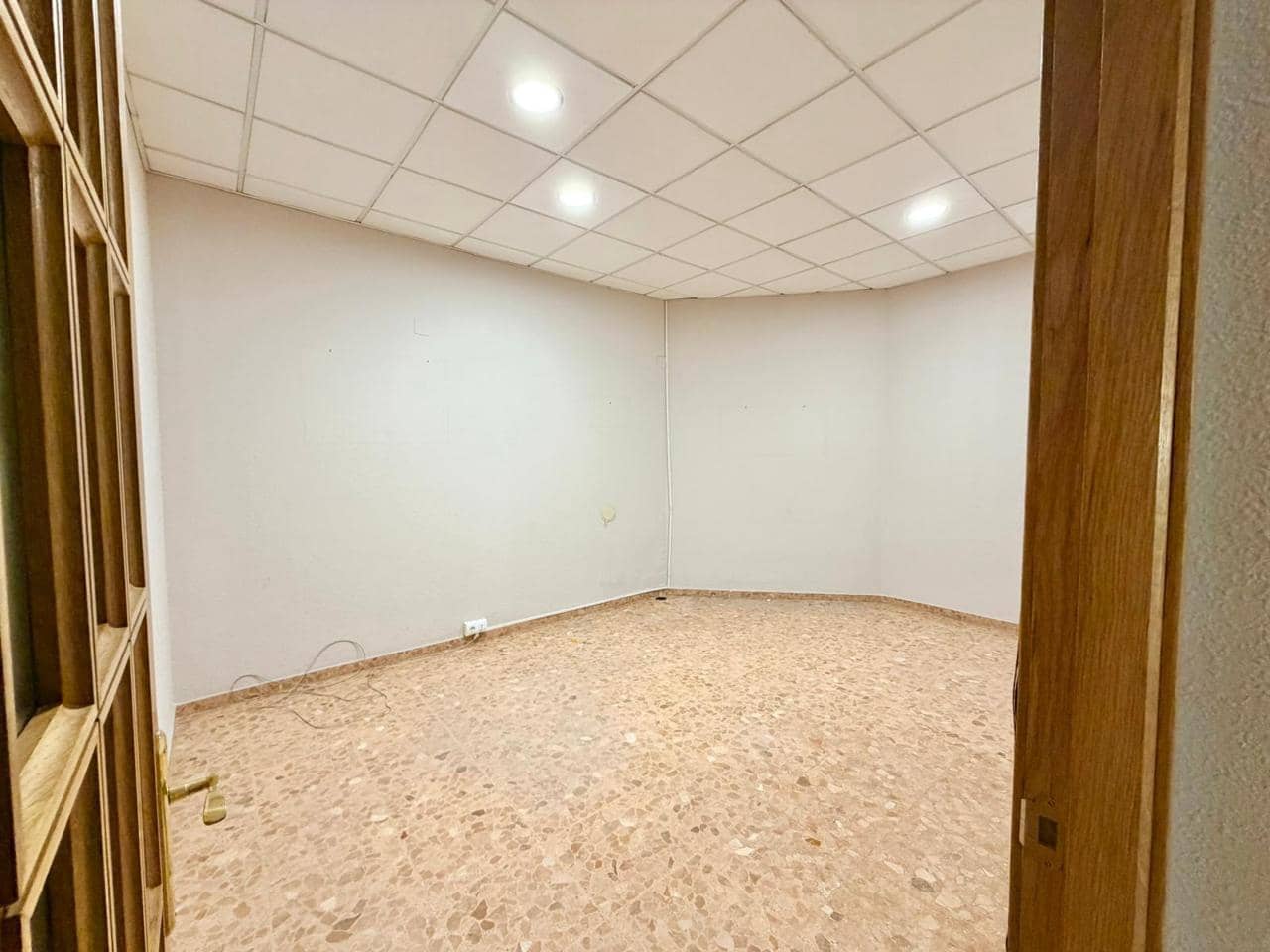 Entreprise de 1 chambre à louer à Benidorm - 1 500 € (Ref: 9874187)