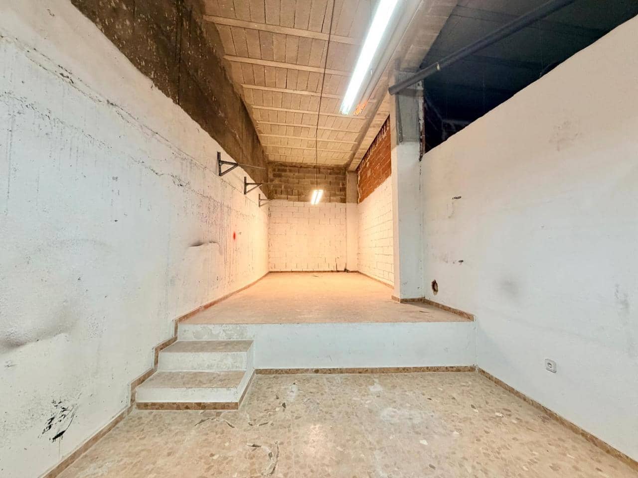 Entreprise de 1 chambre à louer à Benidorm - 1 500 € (Ref: 9874187)