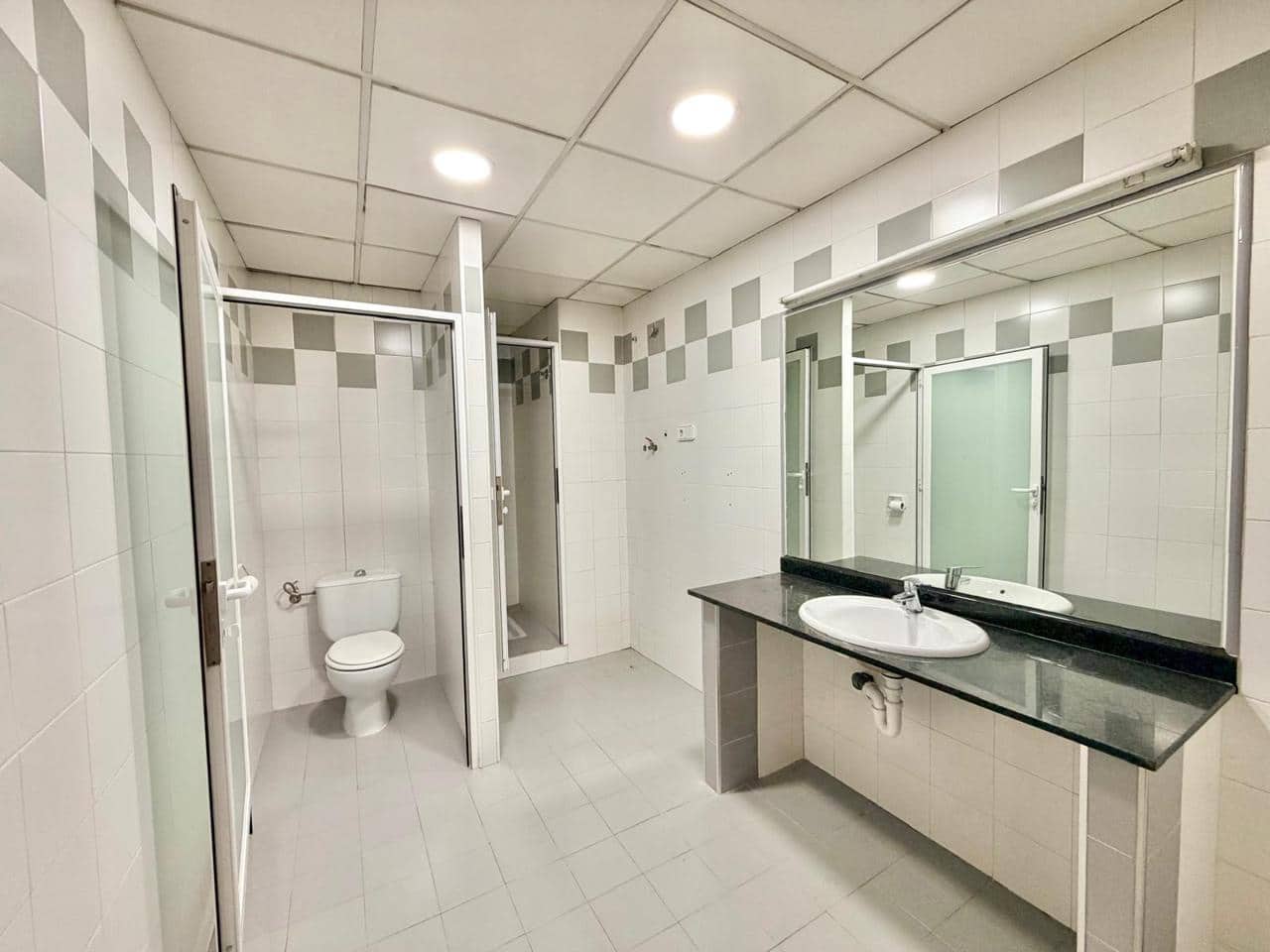 Entreprise de 1 chambre à louer à Benidorm - 1 500 € (Ref: 9874187)