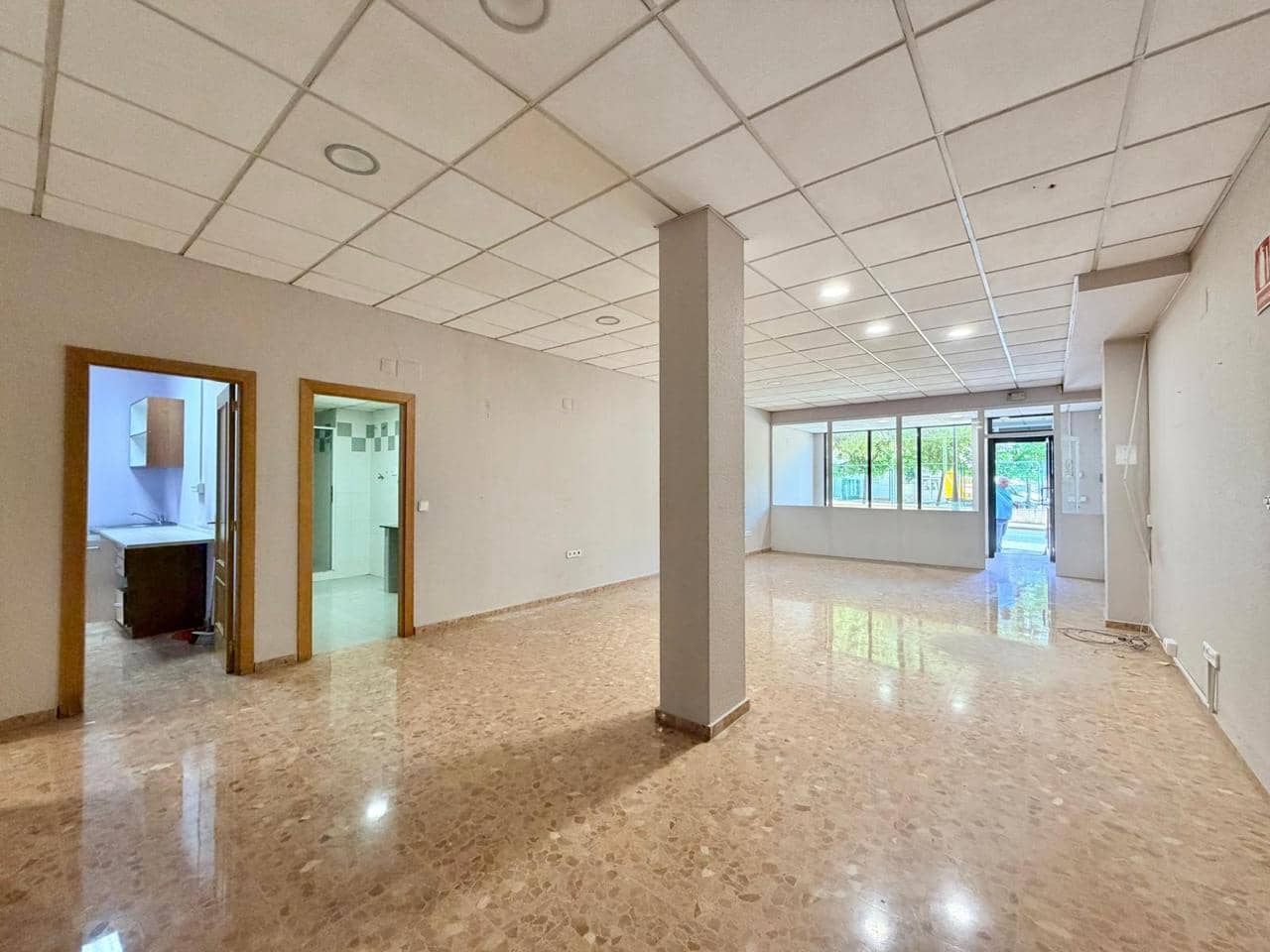 Entreprise de 1 chambre à louer à Benidorm - 1 500 € (Ref: 9874187)