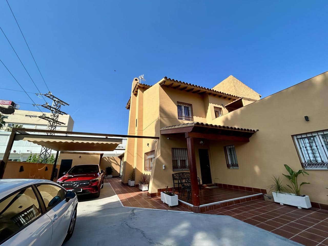 5 Zimmer Villa zu verkaufen in Benidorm mit Pool Garage - 615.000 € (Ref: 9895155)