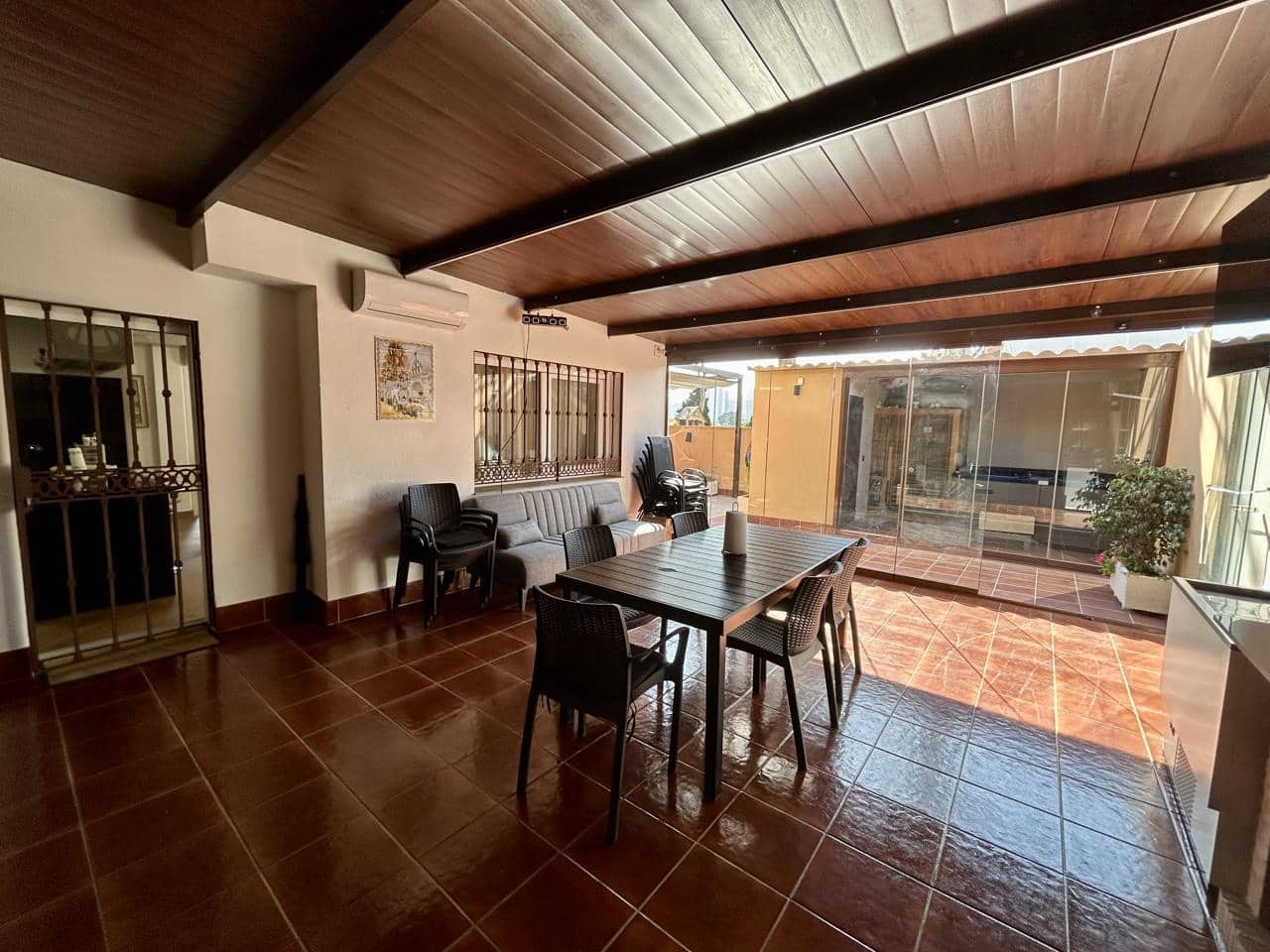 5 Zimmer Villa zu verkaufen in Benidorm mit Pool Garage - 615.000 € (Ref: 9895155)