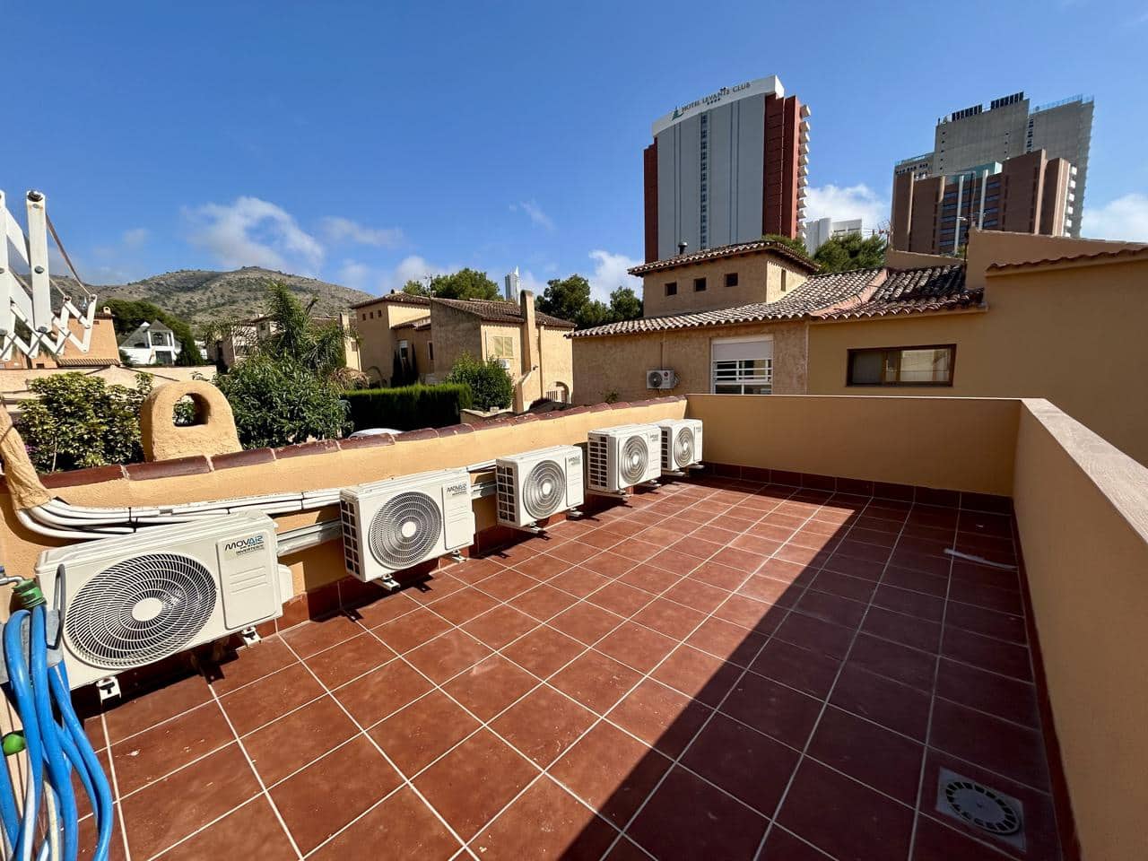 5 Zimmer Villa zu verkaufen in Benidorm mit Pool Garage - 615.000 € (Ref: 9895155)
