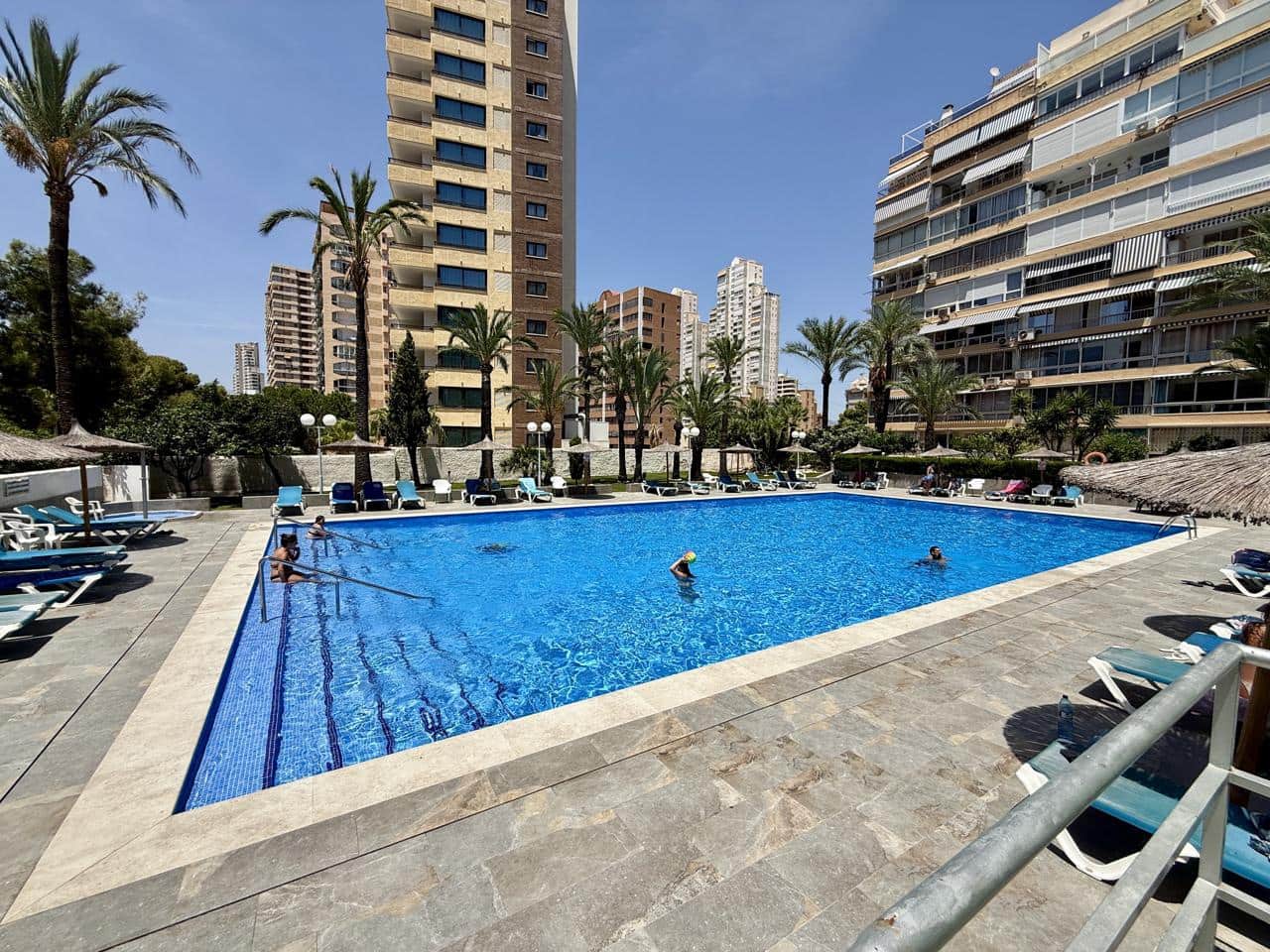 1 bedroom Flat for sale in Benidorm with pool garage - € 149,000 (Ref: 9924936)