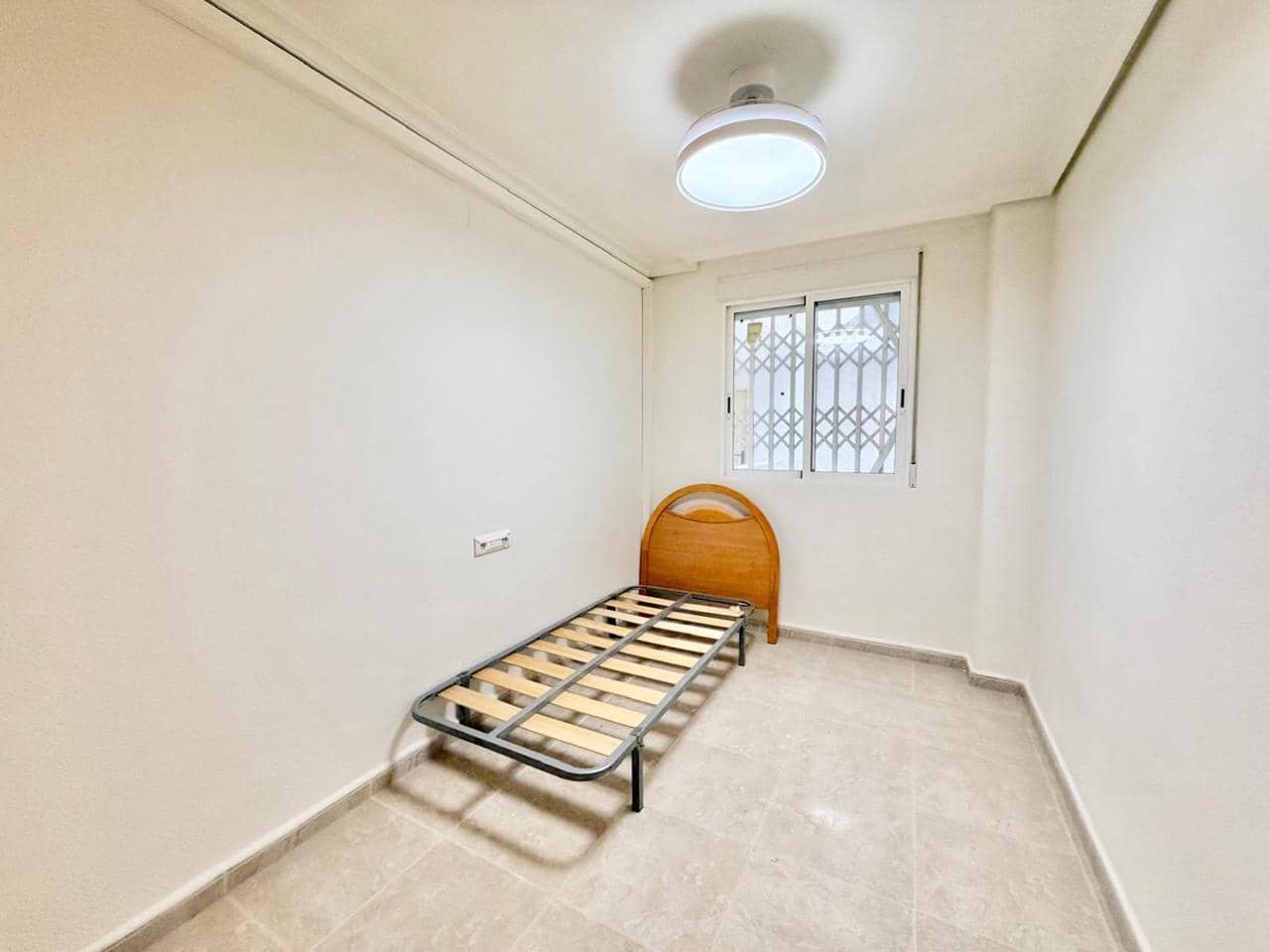 Piso de 3 habitaciones en Benidorm en alquiler con garaje - 1.000 € (Ref: 9984009)