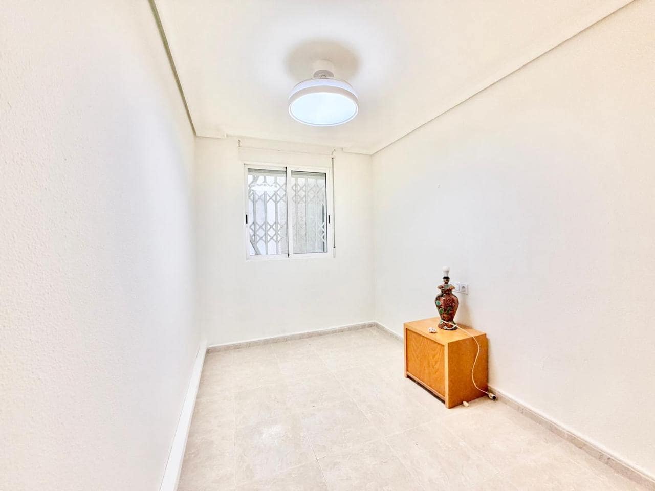 Piso de 3 habitaciones en Benidorm en alquiler con garaje - 1.000 € (Ref: 9984009)