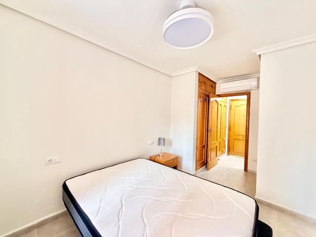 Piso de 3 habitaciones en Juzgados - Plaza de Toros, Benidorm en alquiler con garaje - 1.000 € (Ref: 9984009)