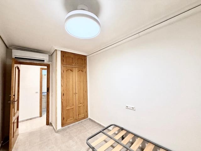 Piso de 3 habitaciones en Juzgados - Plaza de Toros, Benidorm en alquiler con garaje - 1.000 € (Ref: 9984009)