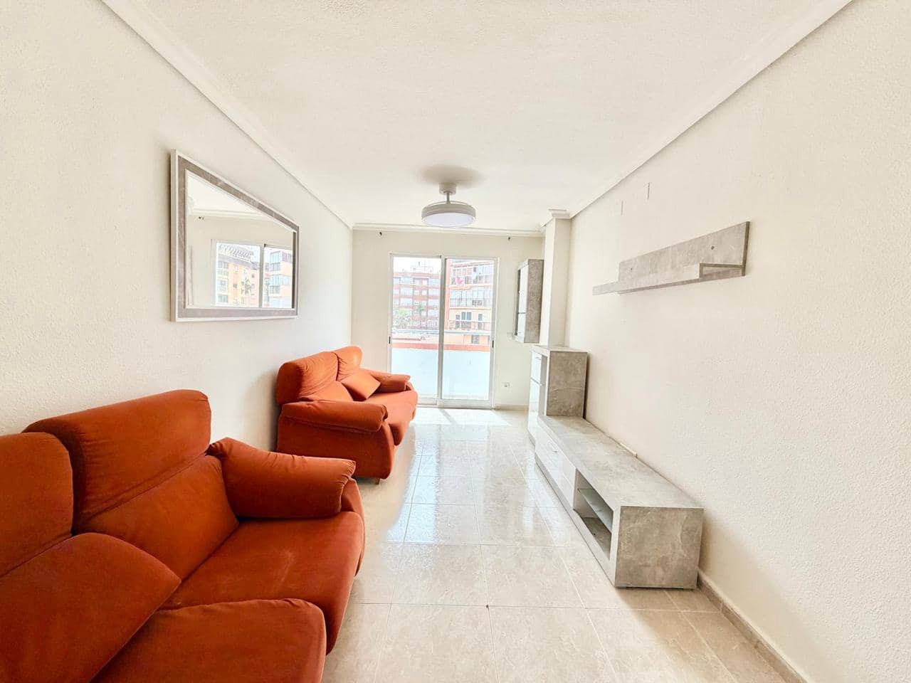 Piso de 3 habitaciones en Benidorm en alquiler con garaje - 1.000 € (Ref: 9984009)
