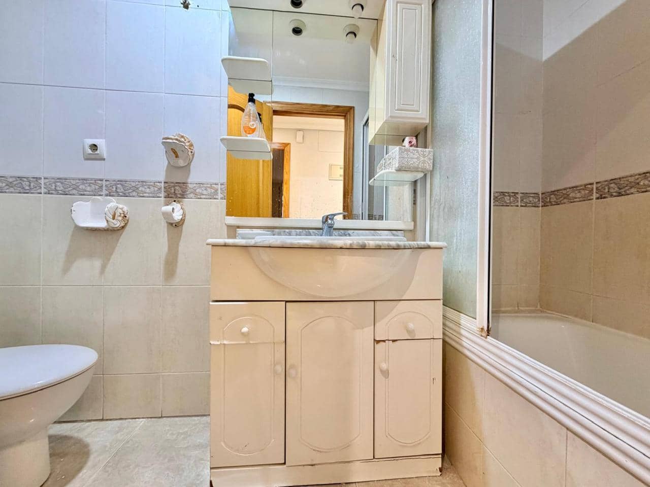 Piso de 3 habitaciones en Benidorm en alquiler con garaje - 1.000 € (Ref: 9984009)