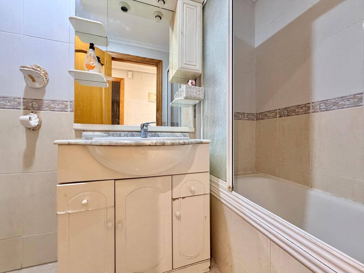 Piso de 3 habitaciones en Benidorm en alquiler con garaje - 1.000 € (Ref: 9984009)