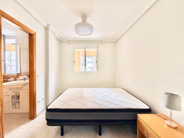 Piso de 3 habitaciones en Juzgados - Plaza de Toros, Benidorm en alquiler con garaje - 1.000 € (Ref: 9984009)