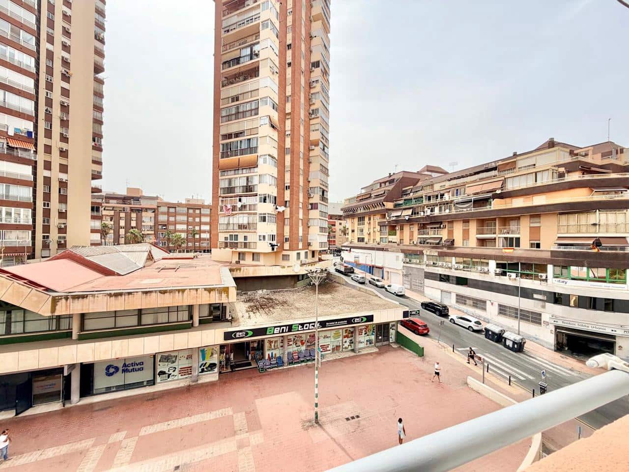 Piso de 3 habitaciones en Benidorm en alquiler con garaje - 1.000 € (Ref: 9984009)