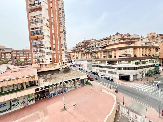 Piso de 3 habitaciones en Juzgados - Plaza de Toros, Benidorm en alquiler con garaje - 1.000 € (Ref: 9984009)