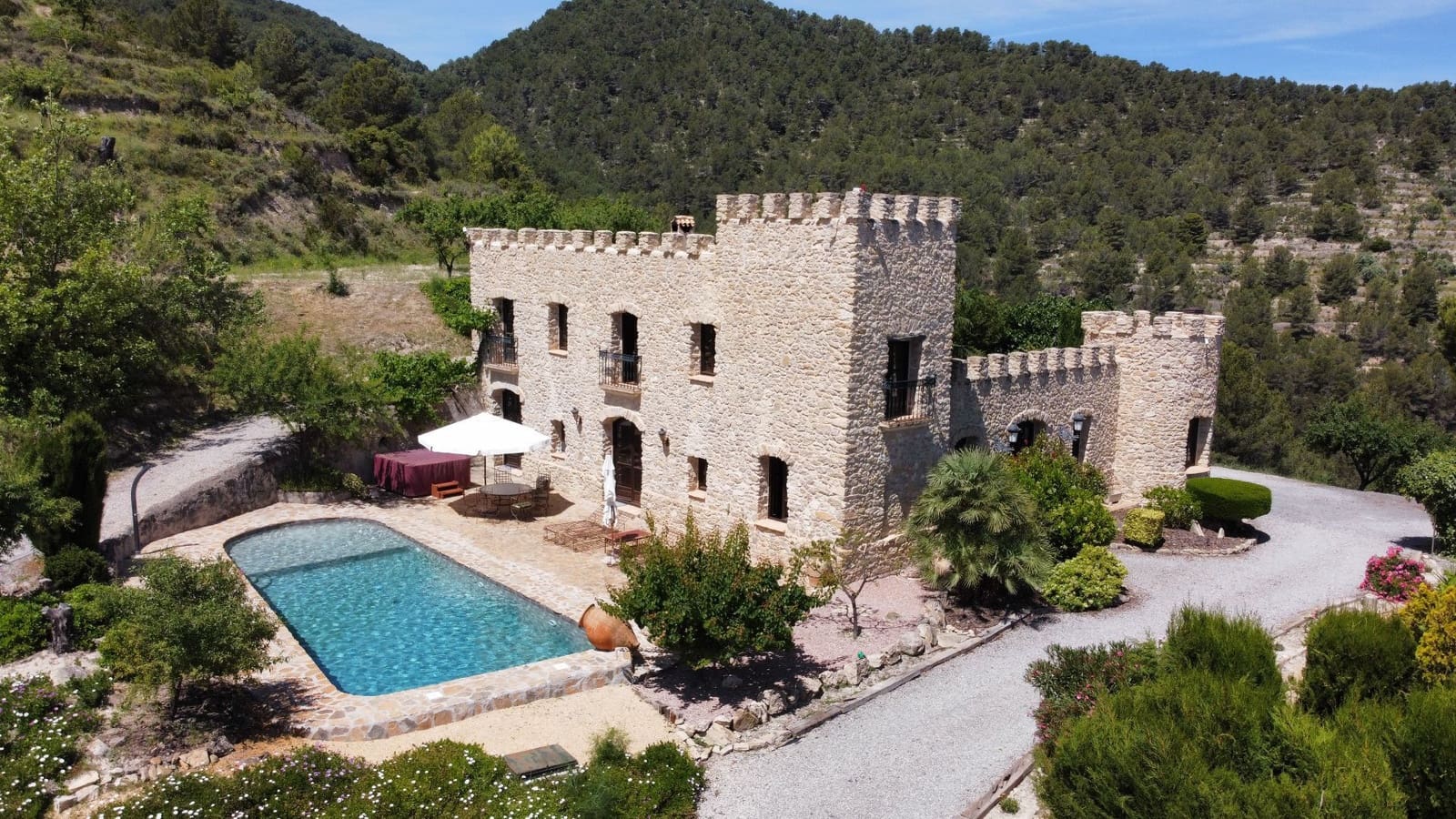 5 bedroom Villa for sale in Relleu with pool garage - € 1,650,000 (Ref: 3099691)