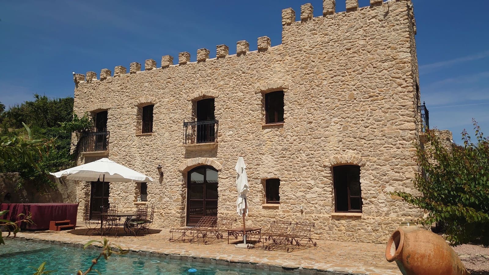 5 bedroom Villa for sale in Relleu with pool garage - € 1,650,000 (Ref: 3099691)