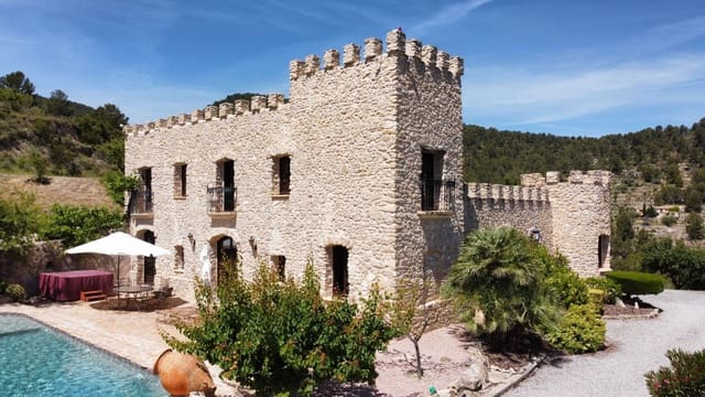 5 bedroom Villa for sale in Relleu with pool garage - € 1,650,000 (Ref: 3099691)