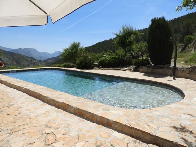 5 bedroom Villa for sale in Relleu with pool garage - € 1,650,000 (Ref: 3099691)