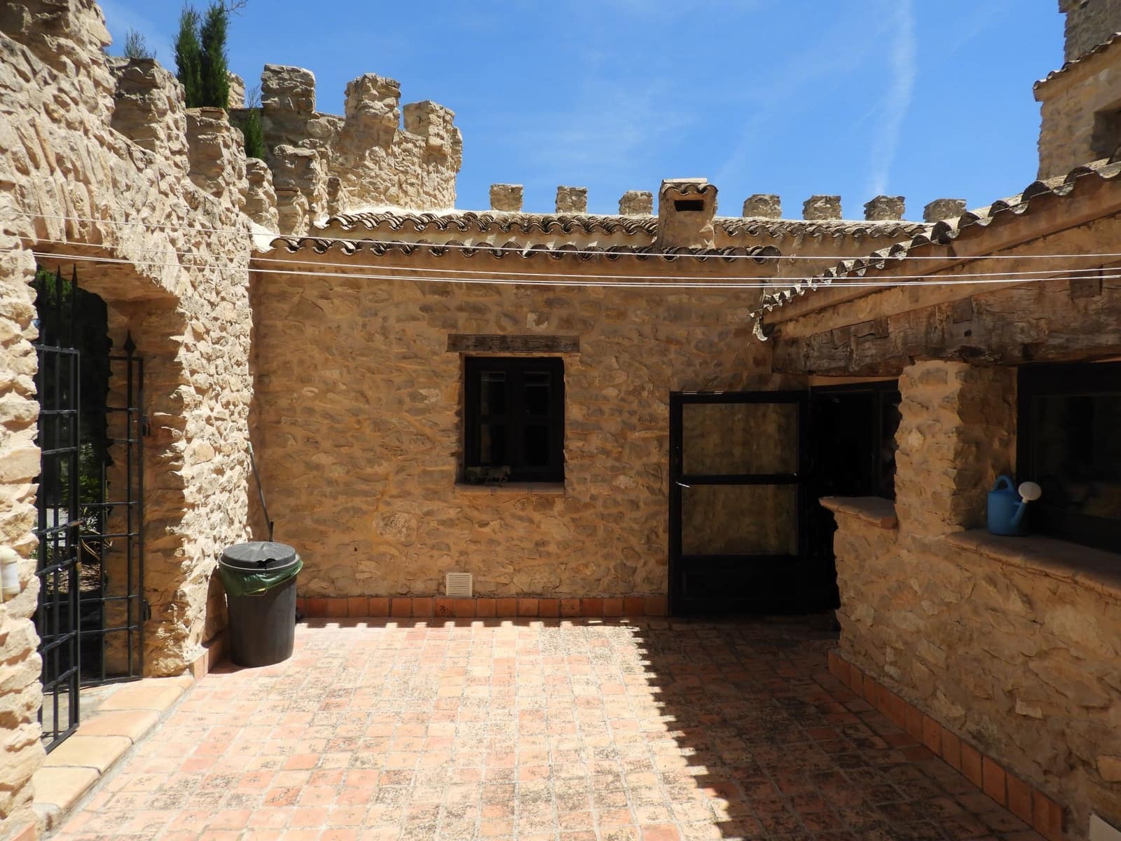 5 bedroom Villa for sale in Relleu with pool garage - € 1,650,000 (Ref: 3099691)