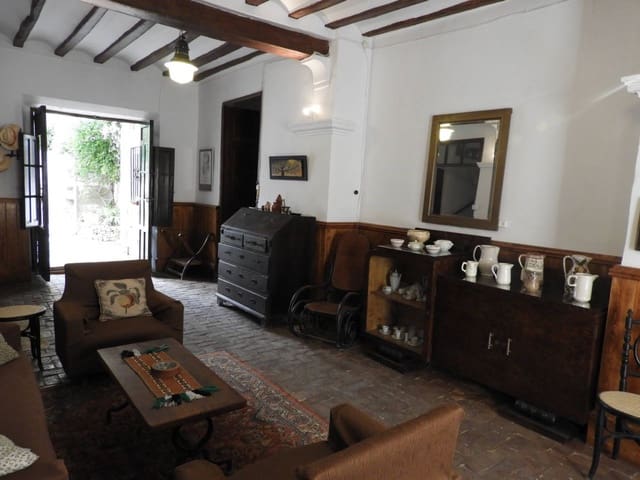 8 bedroom Townhouse for sale in Sella - € 430,000 (Ref: 3216992)