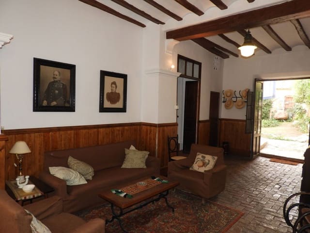 8 bedroom Townhouse for sale in Sella - € 430,000 (Ref: 3216992)