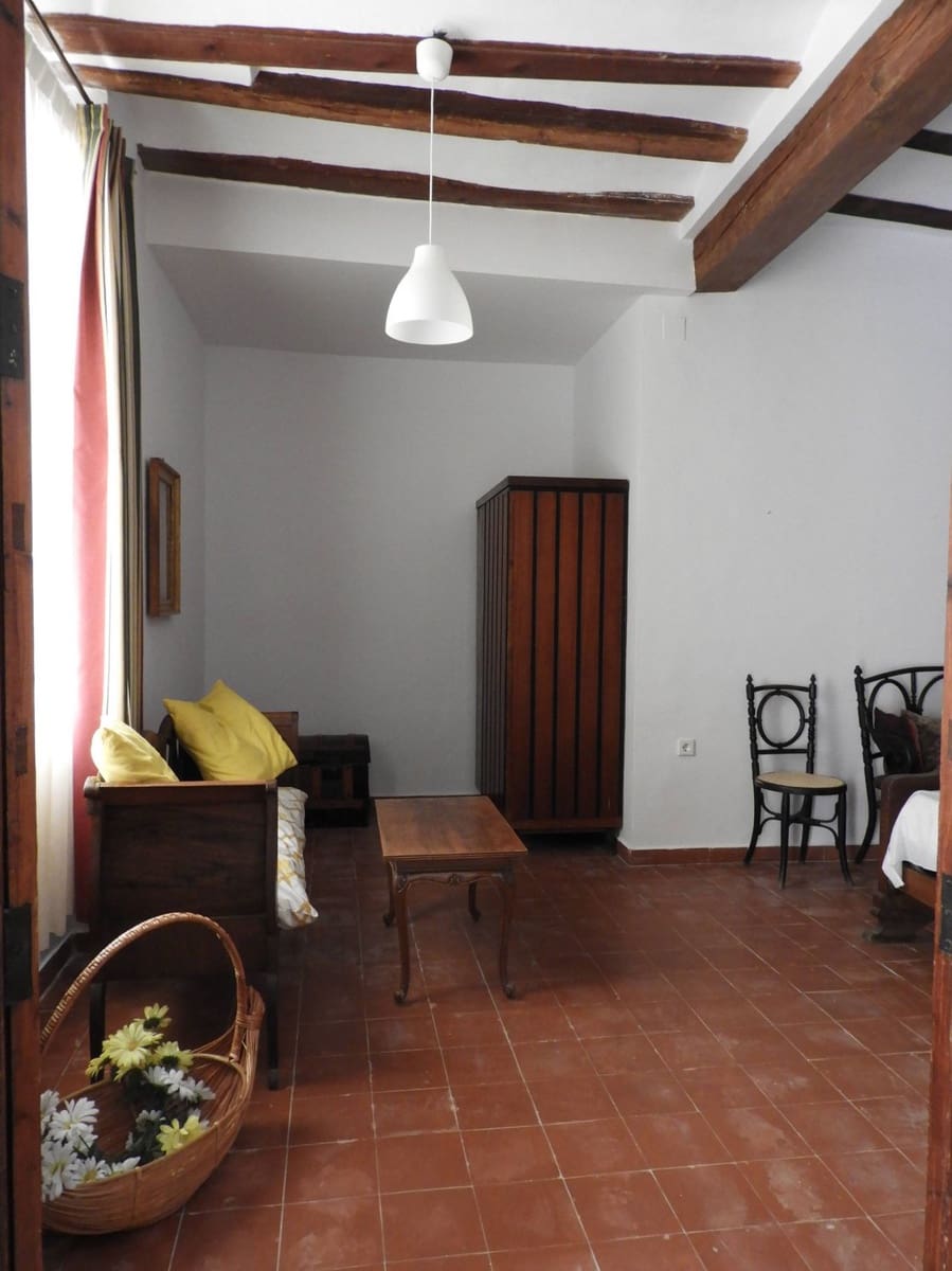 8 soveværelse Byhus til salg i Sella - € 430.000 (Ref: 3216992)