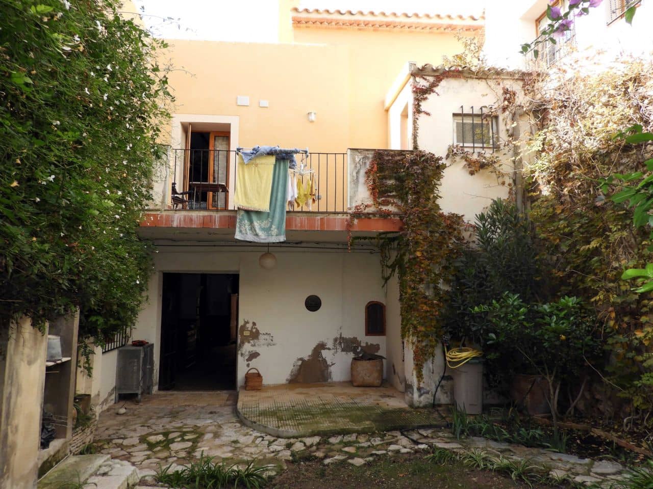 8 soveværelse Byhus til salg i Sella - € 430.000 (Ref: 3216992)