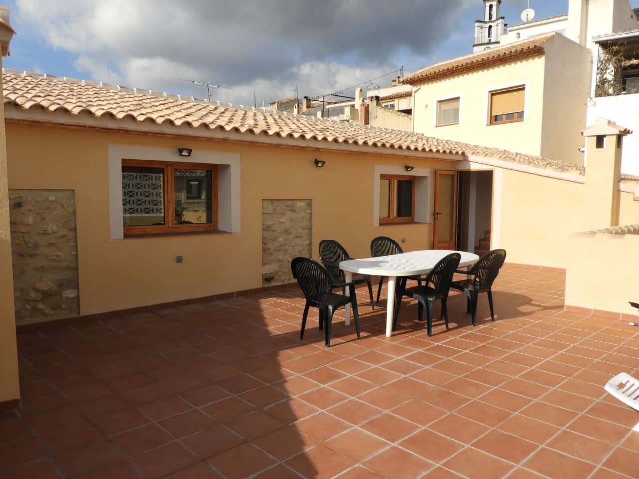 8 soveværelse Byhus til salg i Sella - € 430.000 (Ref: 3216992)