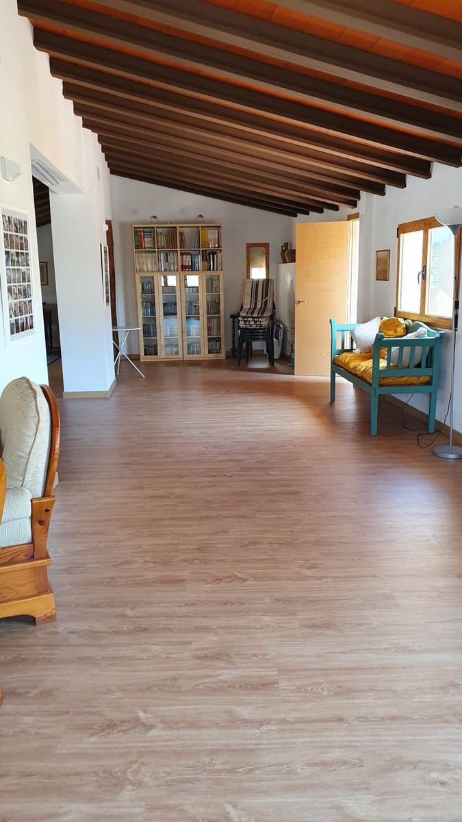 8 soveværelse Byhus til salg i Sella - € 430.000 (Ref: 3216992)