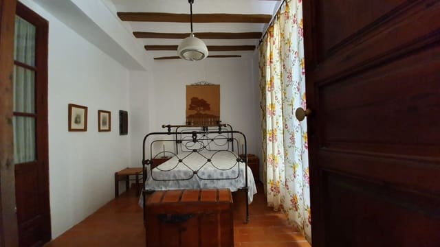 8 bedroom Townhouse for sale in Sella - € 430,000 (Ref: 3216992)