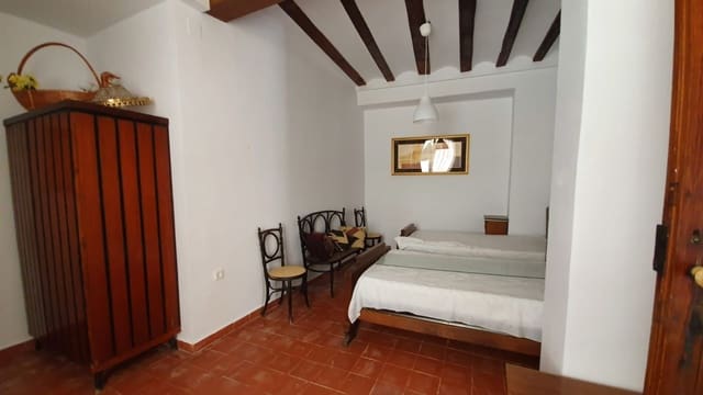 8 bedroom Townhouse for sale in Sella - € 430,000 (Ref: 3216992)