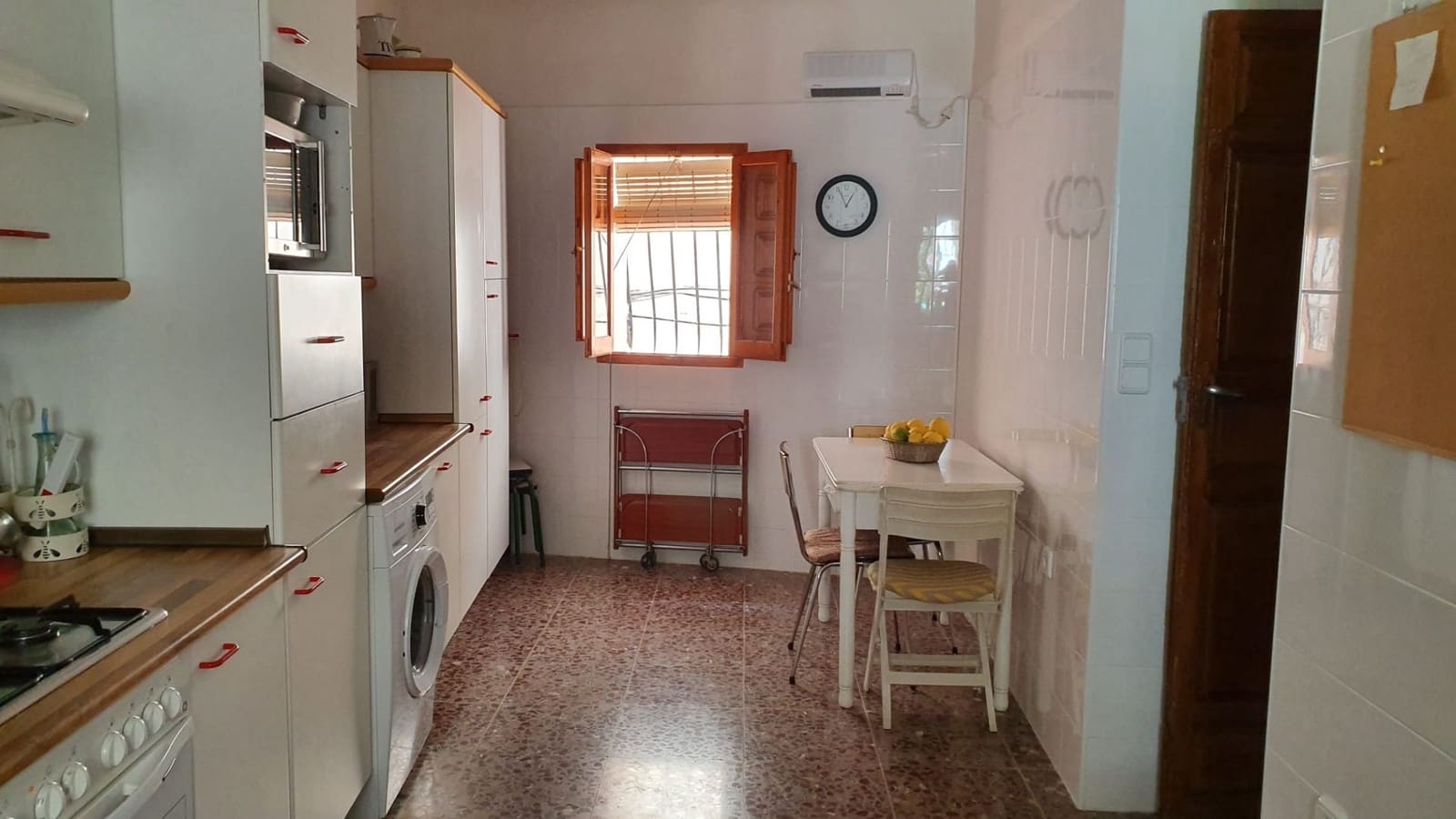 8 soveværelse Byhus til salg i Sella - € 430.000 (Ref: 3216992)