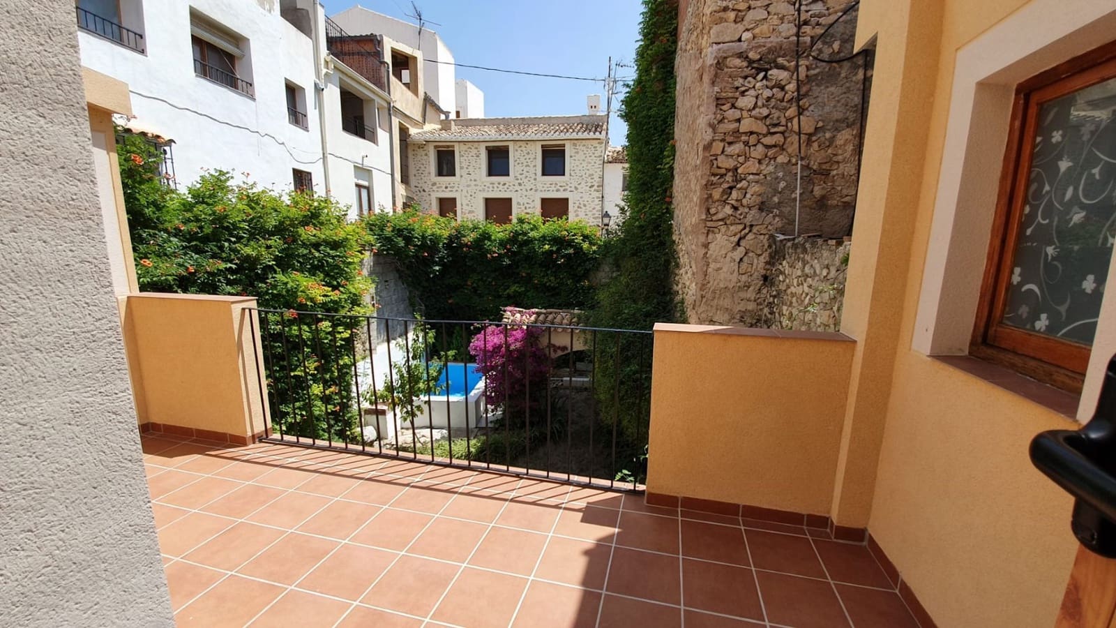 8 soveværelse Byhus til salg i Sella - € 430.000 (Ref: 3216992)