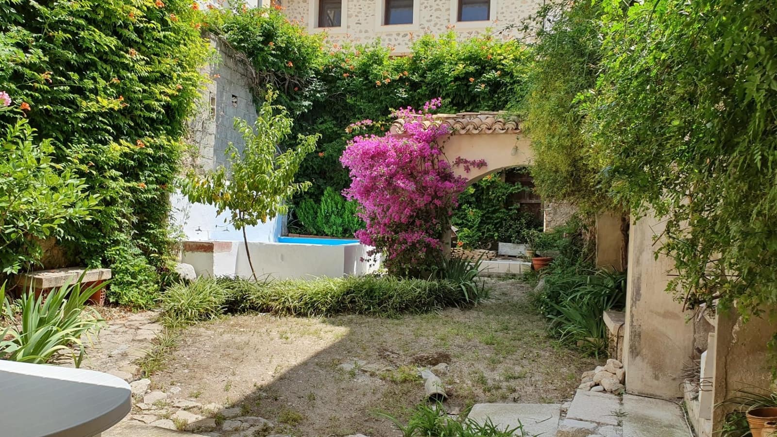 8 soveværelse Byhus til salg i Sella - € 430.000 (Ref: 3216992)