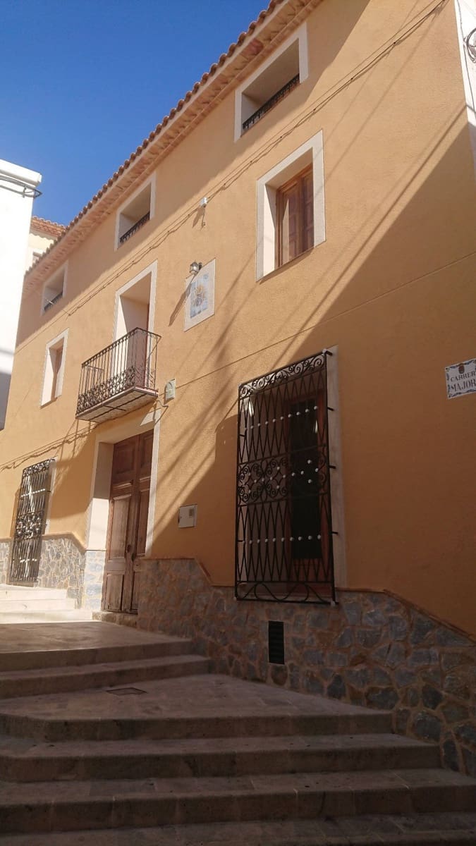 8 soveværelse Byhus til salg i Sella - € 430.000 (Ref: 3216992)