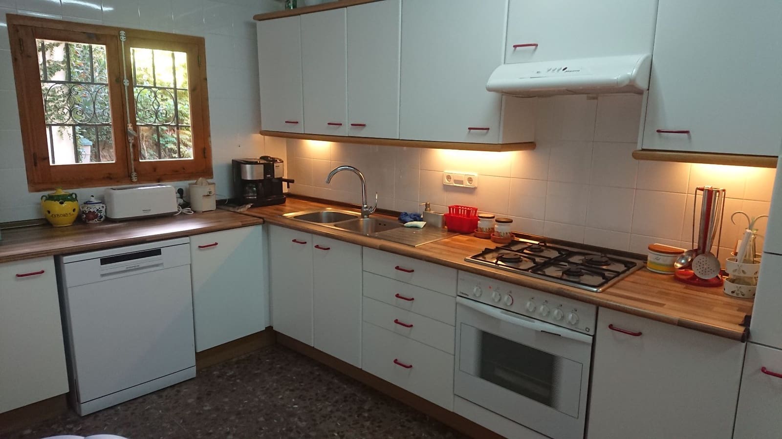 8 soveværelse Byhus til salg i Sella - € 430.000 (Ref: 3216992)