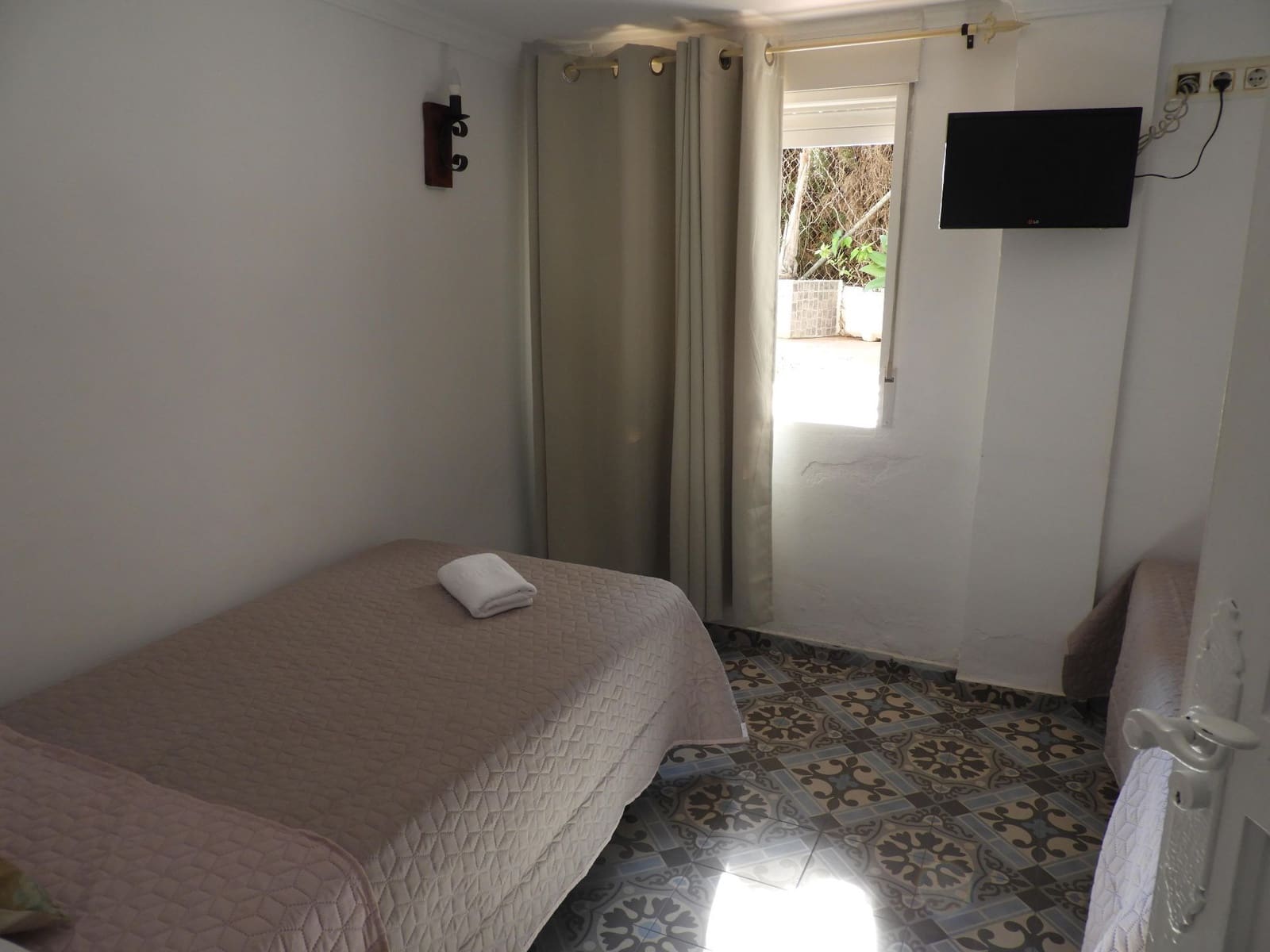 15 sypialnia Hotel na sprzedaż w Calpe / Calp z basenem garażem - 1 050 000 € (Ref: 3277201)