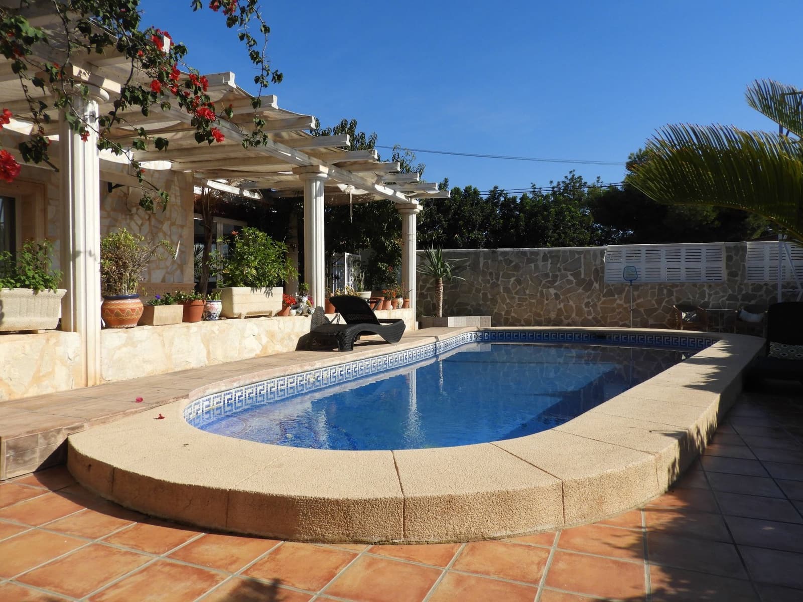 15 sypialnia Hotel na sprzedaż w Calpe / Calp z basenem garażem - 1 050 000 € (Ref: 3277201)