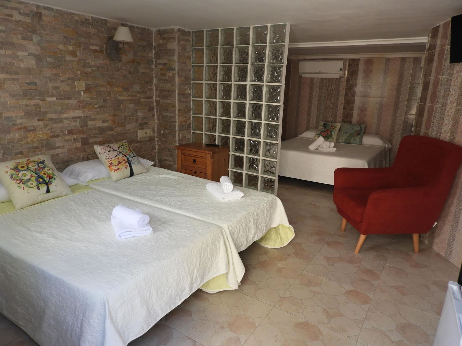 15 sypialnia Hotel na sprzedaż w Calpe / Calp z basenem garażem - 1 050 000 € (Ref: 3277201)